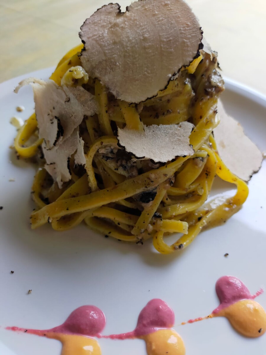 Tagliatelle Di Pasta Fresca Al Tartufo